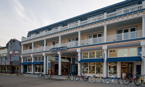 מקינק איילנד Bicycle Street Inn And Suites מראה חיצוני תמונה